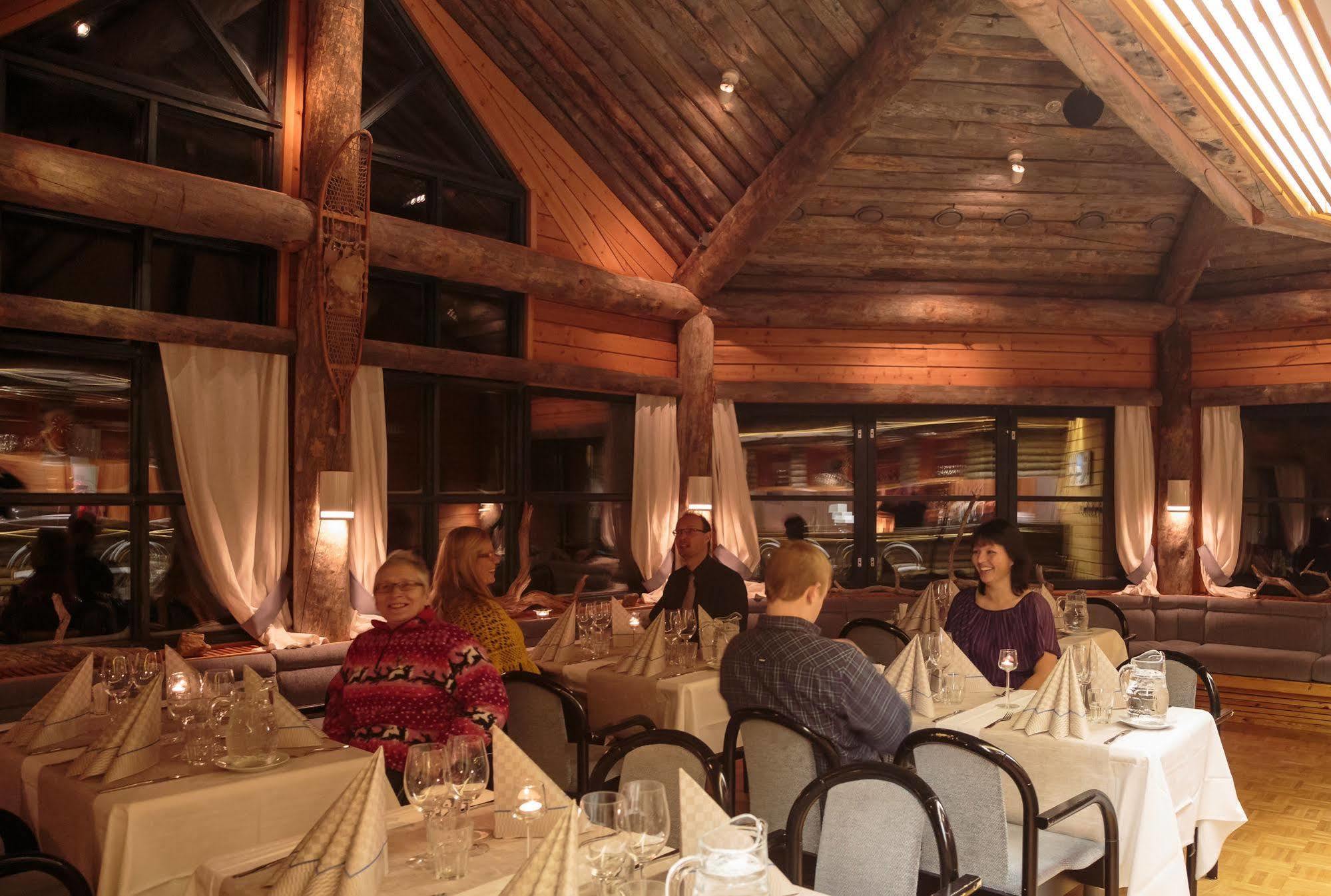 Fell Centre Kiilopaeae, Hotelli Niilanpaeae Сариселка Екстериор снимка